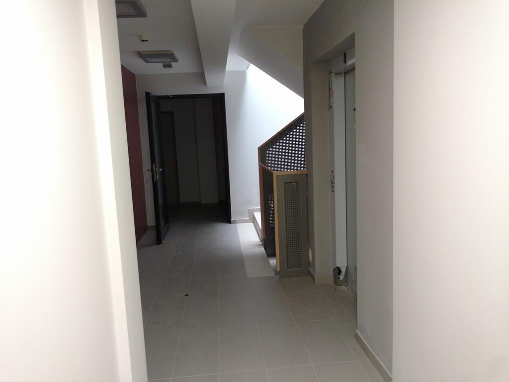 Pixel White Apartment *